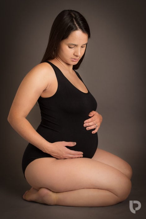 London maternity photographer Louisa Peacock tries a variety of poses to see what looks amazing London maternity photographer Louisa Peacock tries a variety of poses to see what looks amazing