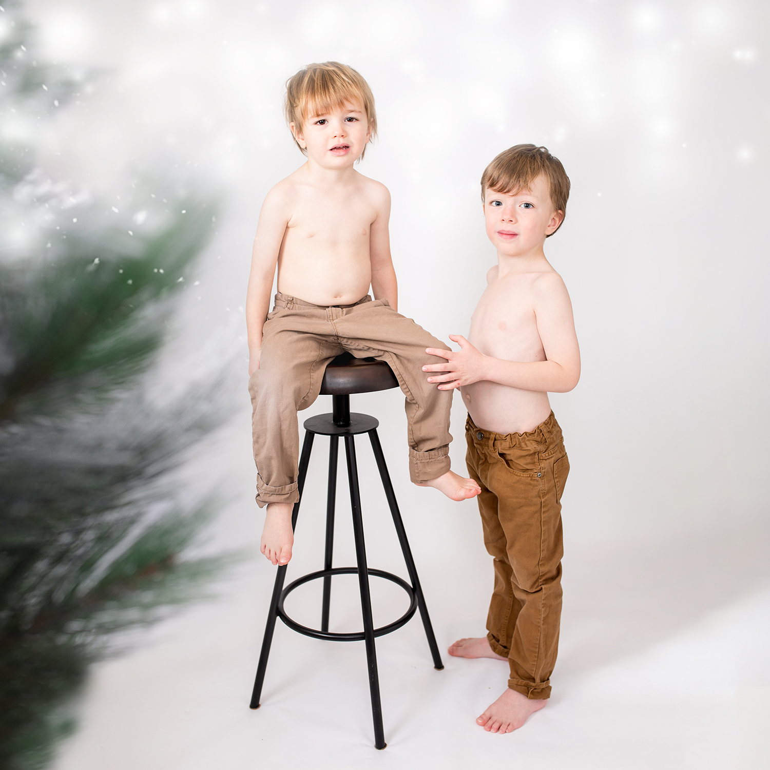 Christmas mini sessions: North London brothers pose for a festive photoshoot